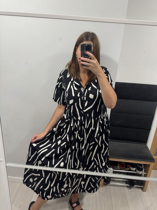 Czarna nie długa oversize sukienka z kołnierzykiem koszulowa