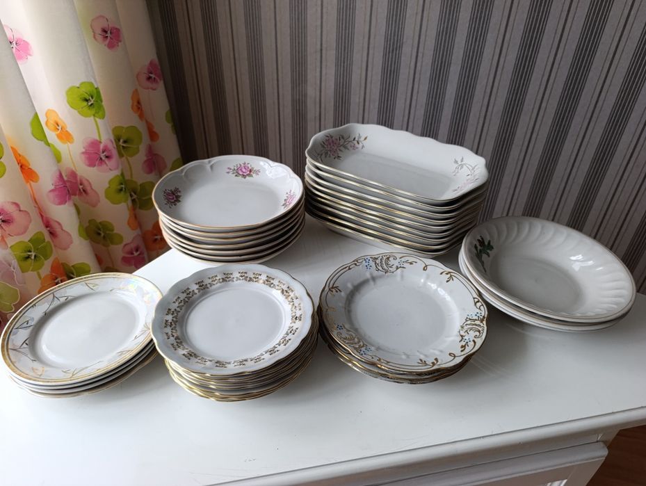 Тарілки сервізи супниця