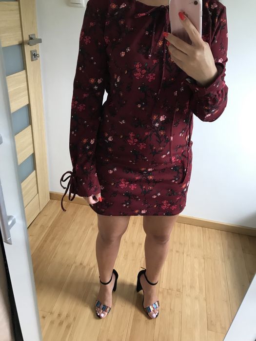 Bordowa sukienka w kwiaty mohito XS