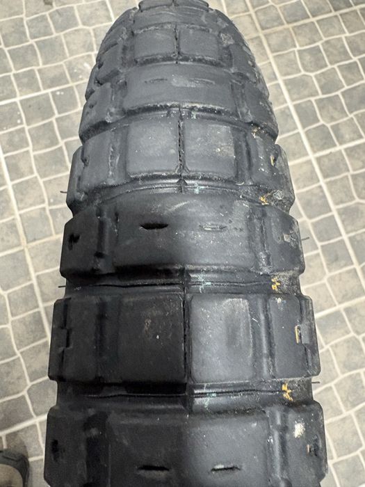 Vendo pneus CST para mota