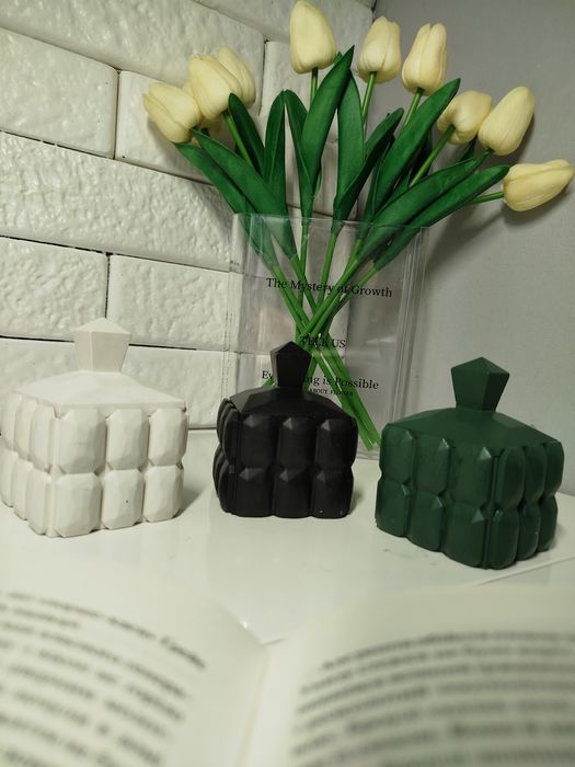 Ароматизована свічка у стильному кашпо"Грані"