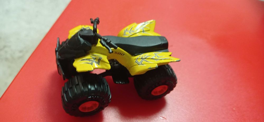 Машинки іграшки для хлопчиків.