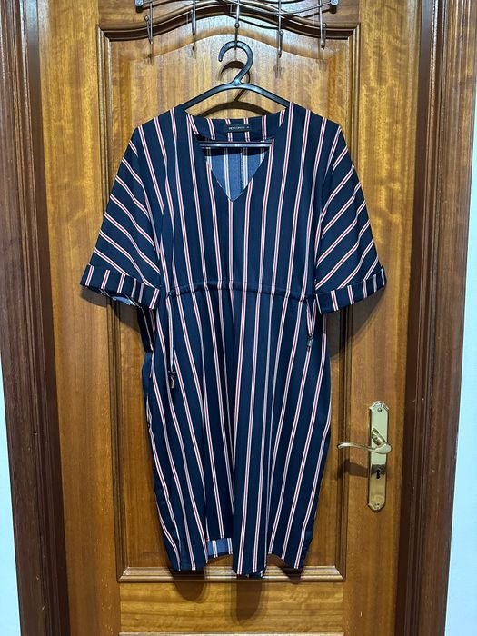 Vestido Curto às Riscas