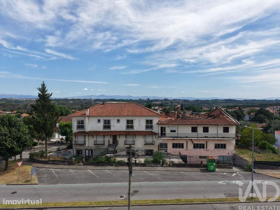 Hotel / Restaurante em Cabanas de Viriato de 800,00 m2
