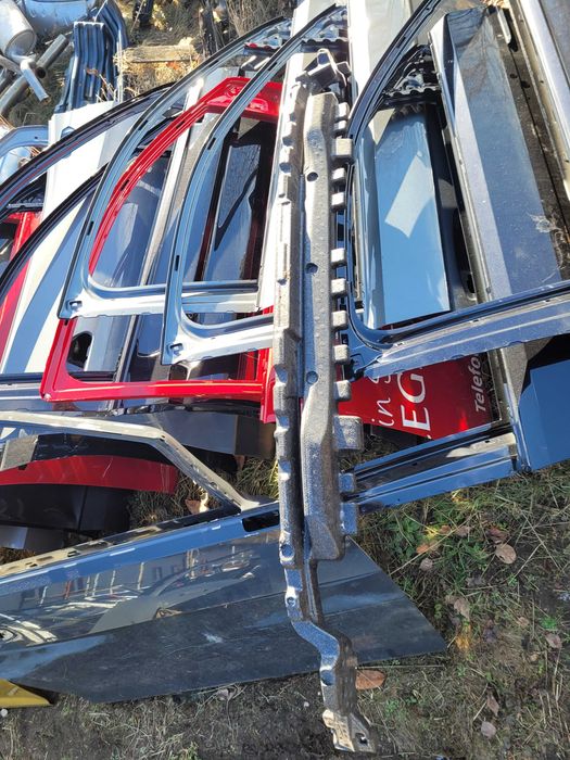 Apsorber zderzaka przedniego Audi A4 B9