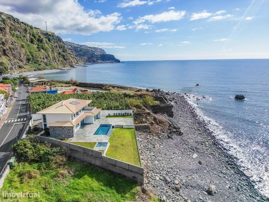 Exclusive 4 Bedroom Seafront Villa | Prime Residential or Luxury Inves