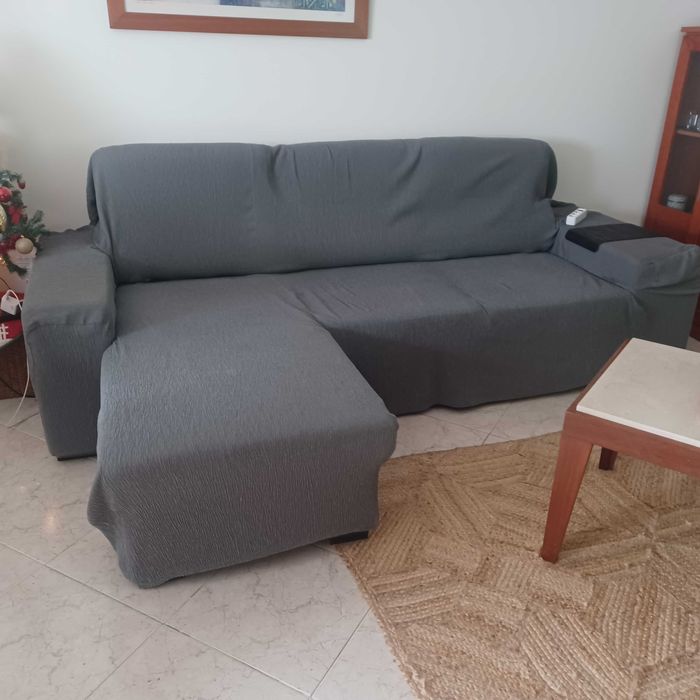 Sofa cama chaise longue 3 lugares c/ 2 puffs