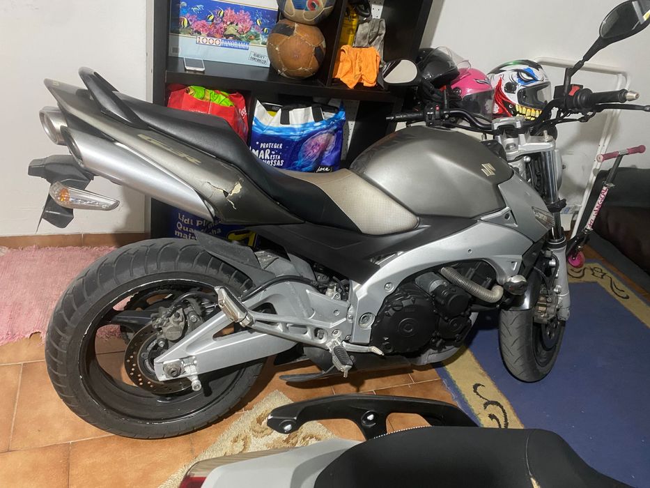 Uma mota com pouco tempo de uso