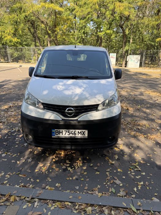 продам машину Nissan NV 200