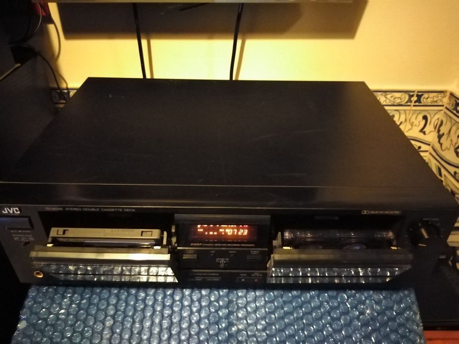 JVC Auto-Reverse Dual-Cassette Deck64284461686657124