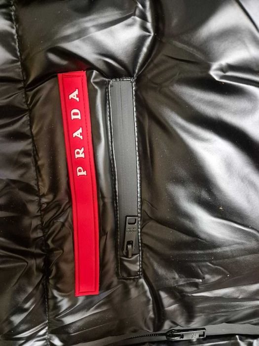 Prada kurtka zimowa czarna r.L czerwona naszywka nowa z metką