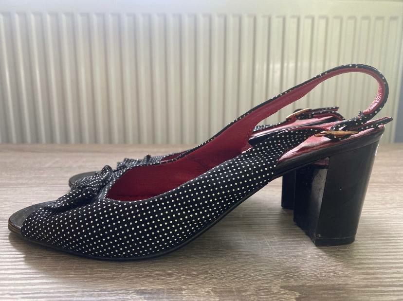 Зручні, стильні,босоніжки, натуральний замш