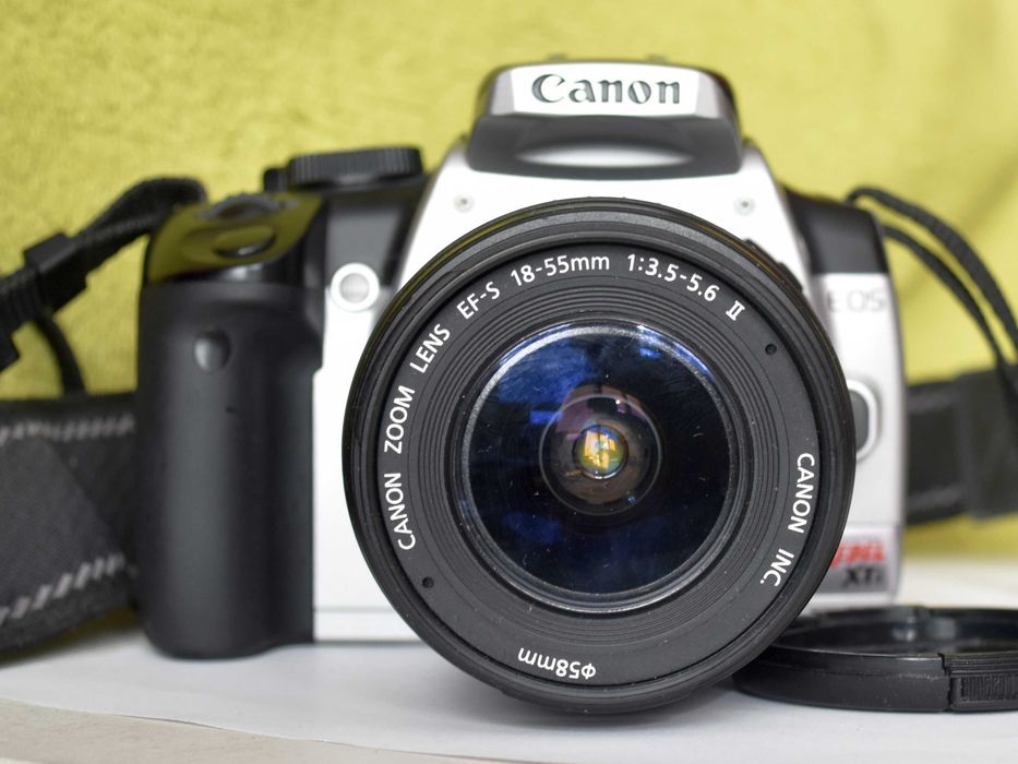 Продам цифровий дзеркальний фотоапарат Canon 400D з об'єктивом.