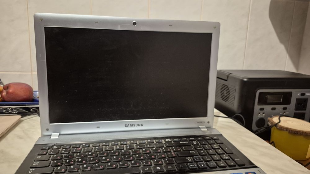 Ноутбук Samsung RV-520, Core-i5 SSD-128GB 8- ОЗУ
2,3Ghz, SSD-128, 4-ОЗ