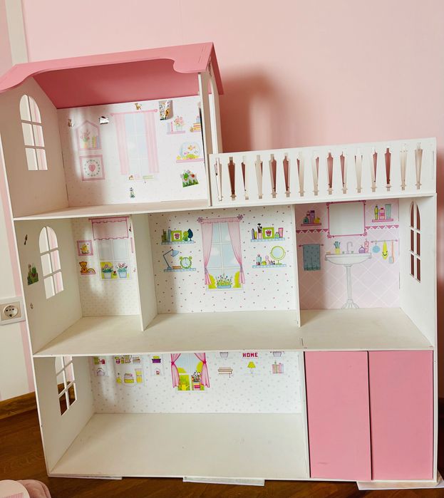 Деревʼяний будинок для ляльок