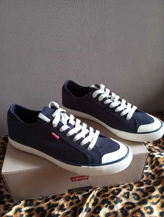 Продам кеди Levis (левіс). Оригінал.