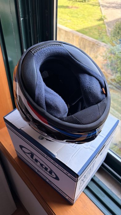 Capacete Arai Quantic (tamanho M)