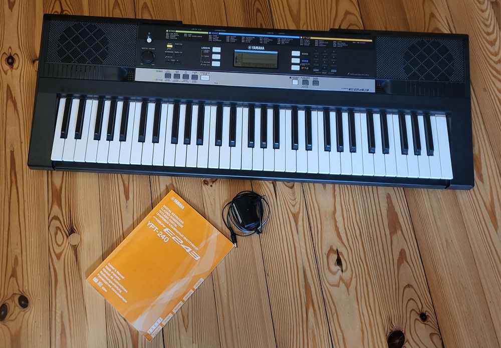 Keyboard Yamaha PSR E243