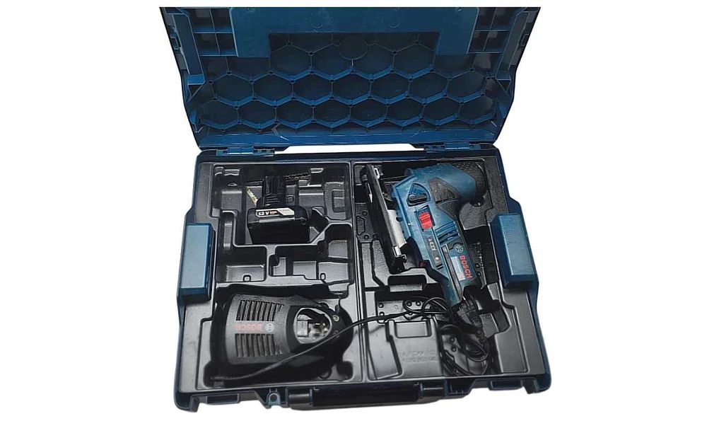 Wyrzynarka akumulatorowa Bosch GST 12V-70 - zestaw