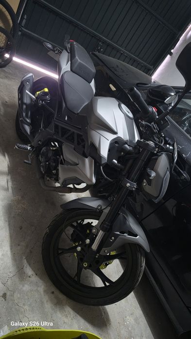 Benneli bn 125 cinza
