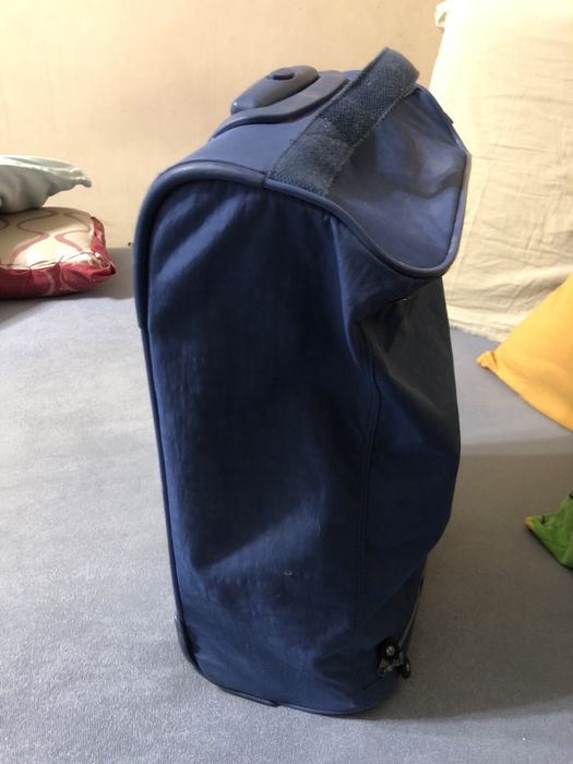 Продам не большую дорожную сумку на колесах