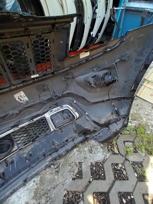 Zderzak przód przedni Jeep Grand Cherokee WK2 14-17