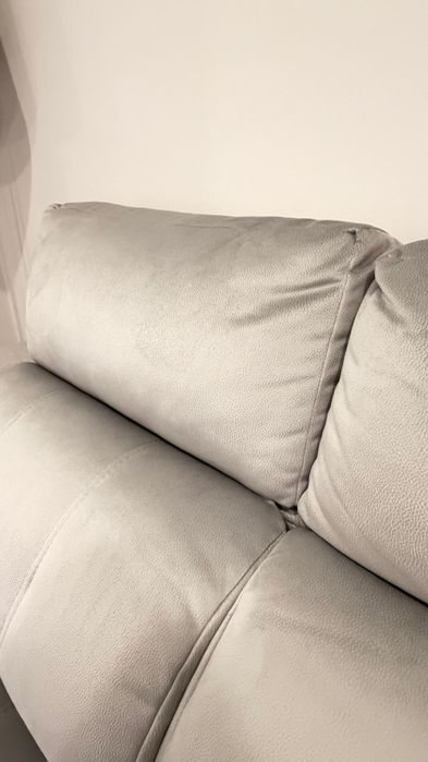 Sofá Chaise Long 

Sofá moderno e muito confortável,