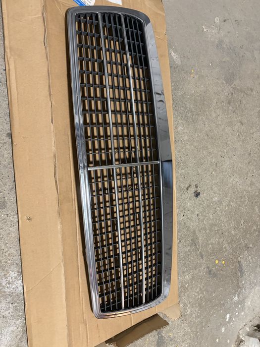 Witam sprzedam oryginalny grill do mercedesa w211  z opakowniem