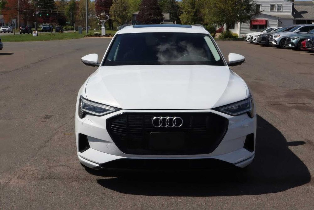 Audi E-Tron      2022