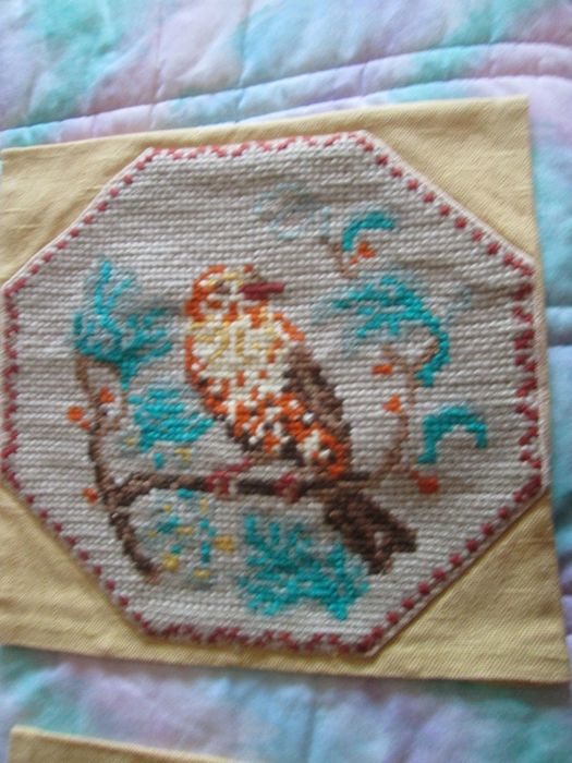 8 almofadas bordadas a ponto cruz