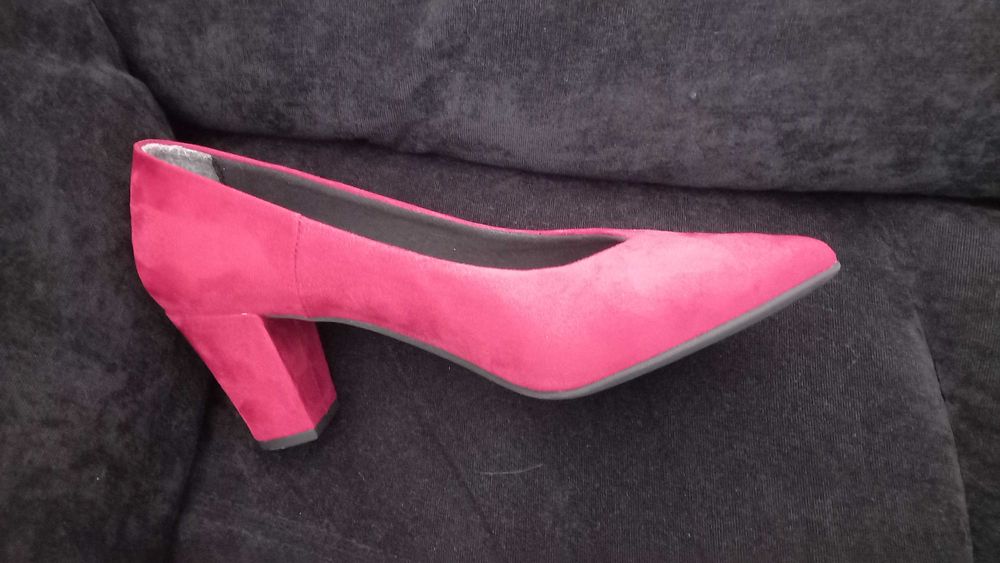 Sapatos vermelhos Novos