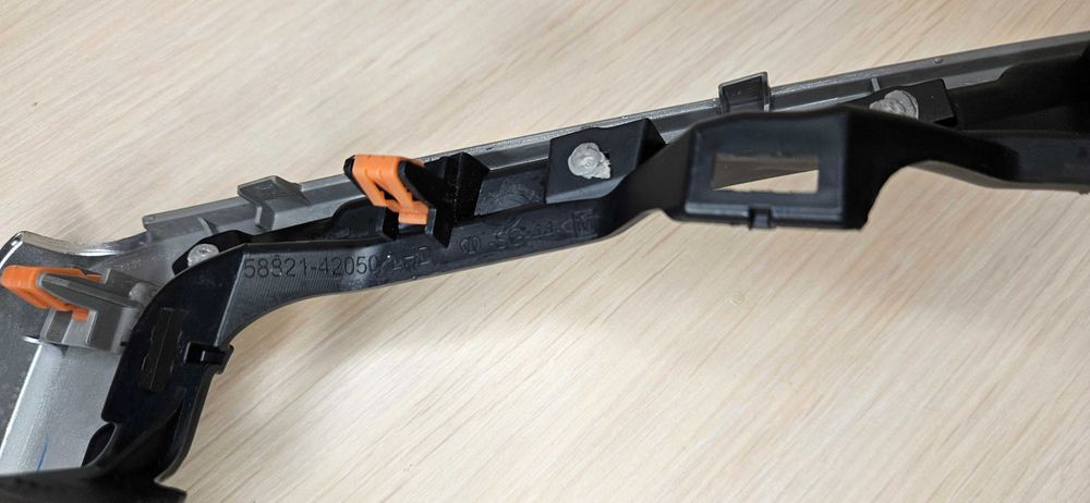 Окантовка перемикання передач Toyota Rav 4 2018 року 58821-42050