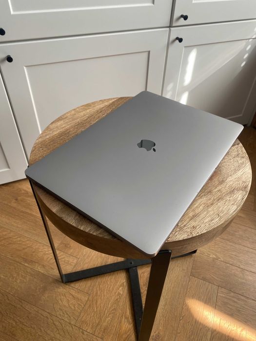 MacBook Pro 16" i9 2,4 8-Core 32Gb/2TB/Radeon5500m