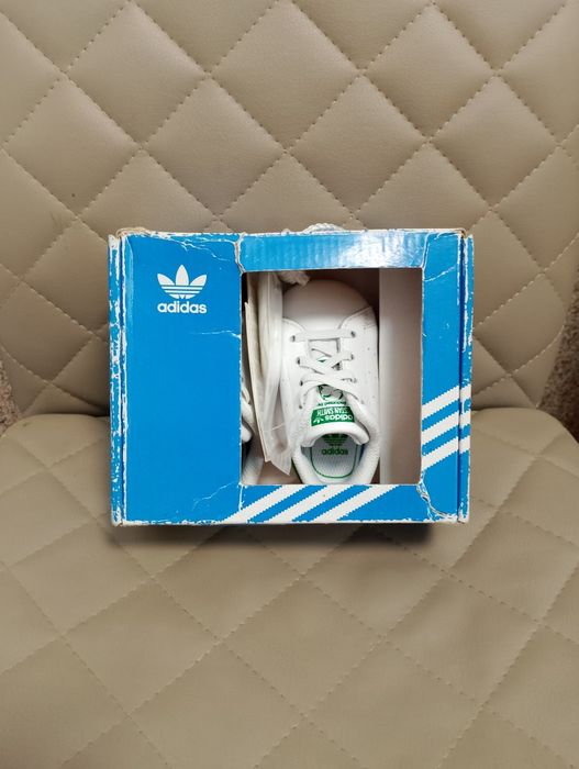 Нові, дитячі кросівки Adidas