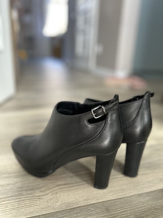 Шкіряні ботильйони Clarks