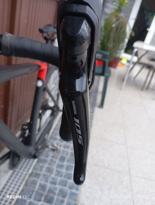 Bicicleta carbono full 105 travões disco