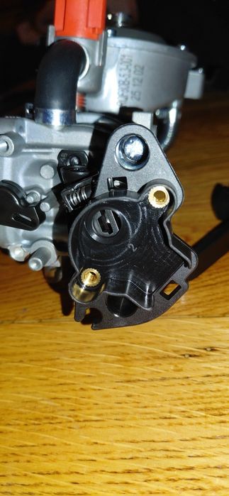 Газовий карбюратор до инверторного бензогенератора