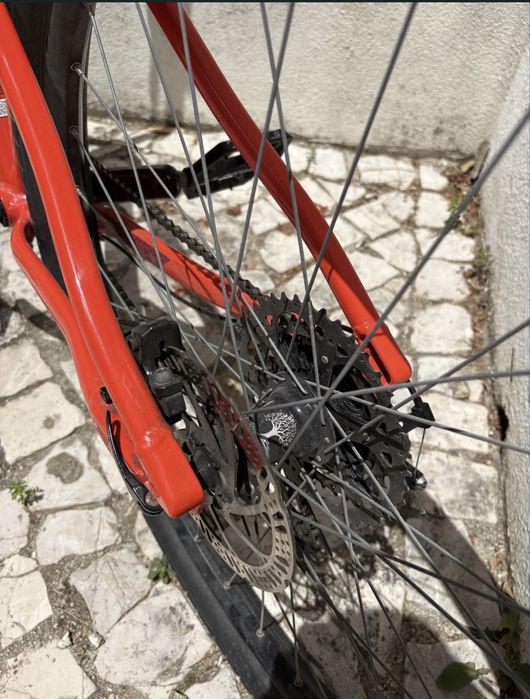 Bicicleta de btt montada para grau
