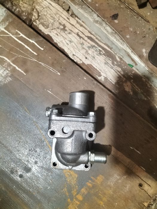 Корпус термостата МТЗ новий із термостатом