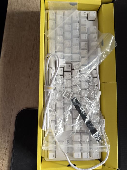 Продам клавиатуру hator rockfall 2 mecha tkl