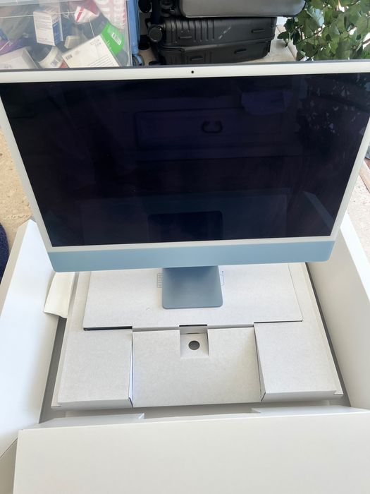 iMac 24” M1 – 8-core CPU / 8-core GPU – 8GB RAM / 256GB SSD