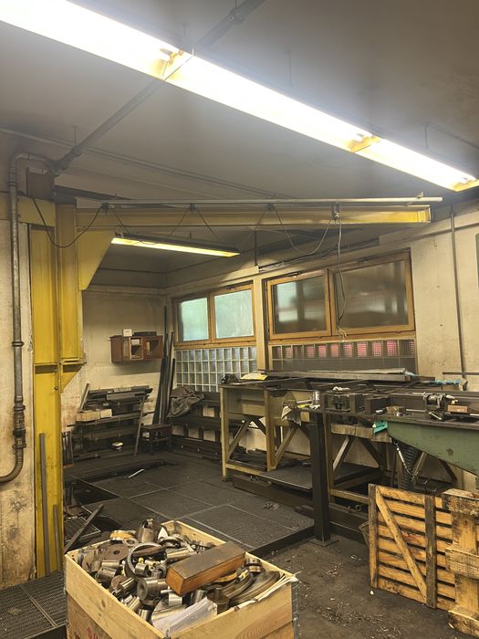 Żuraw warsztatowy suwnicowy – solidna konstrukcja L- 325cm , H- 317cm