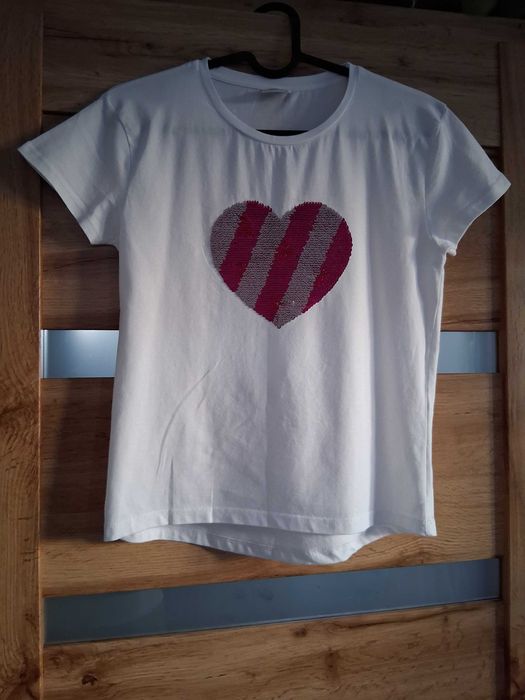 T-shirt bialy z sercem 164cm