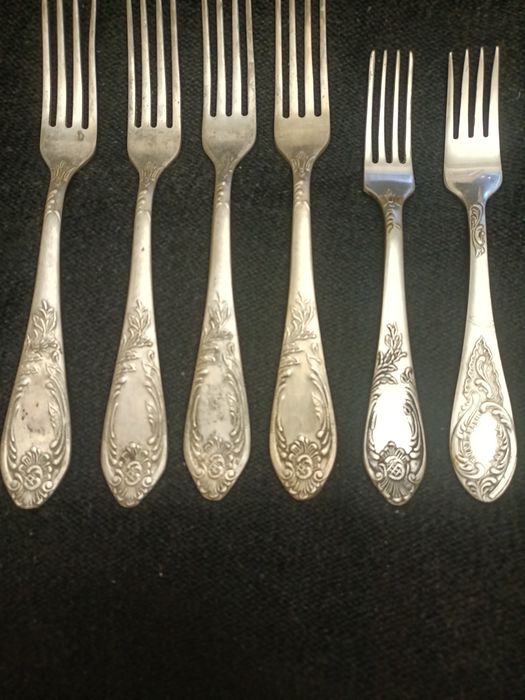 Столовые  мельхиоровые ложки, вилки,  нержавейка - ножи, вилки...