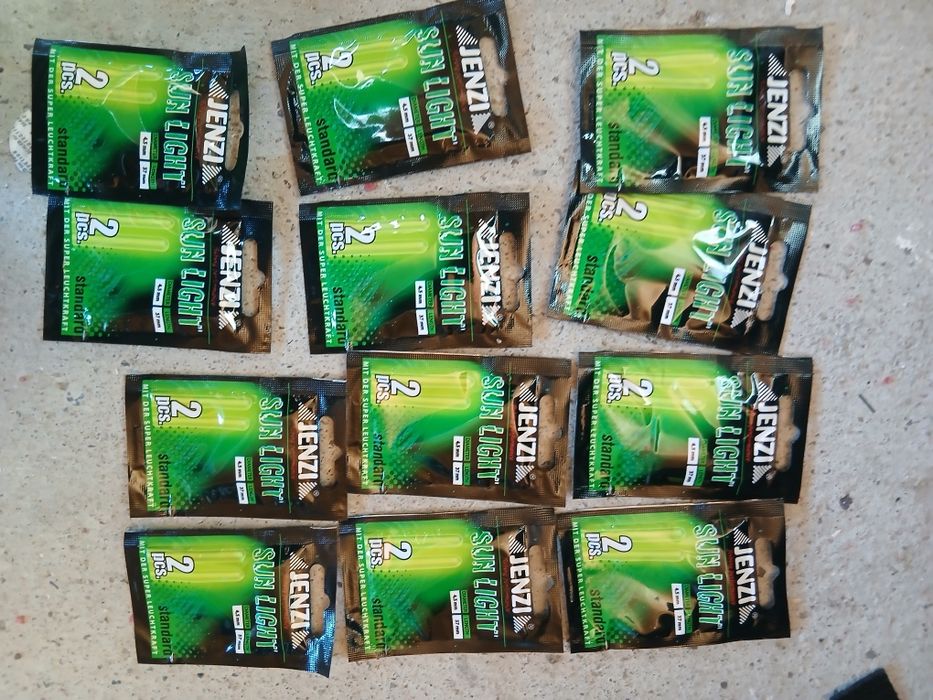 12 paczek świetlików wędkarskich