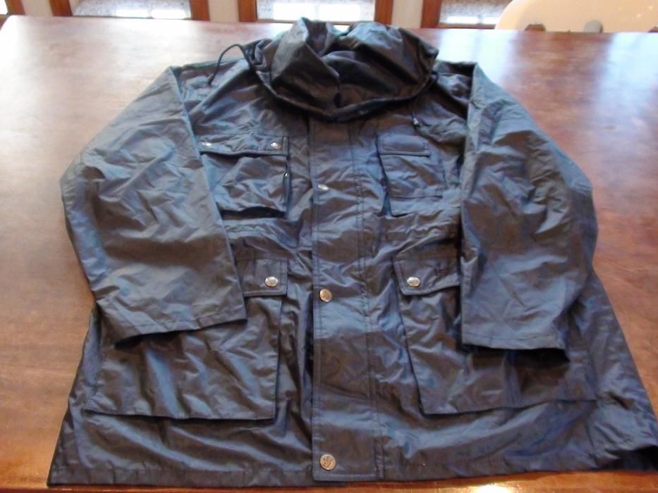 Impermeável de chuva.