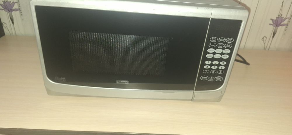 Микроволновая печь Delonghi EG820CWW