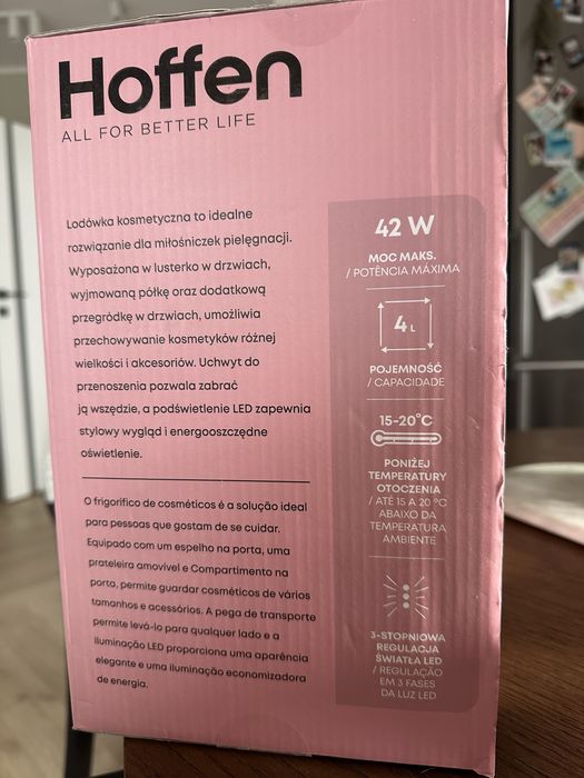 Lodówka na kosmetyki z lusterkiem