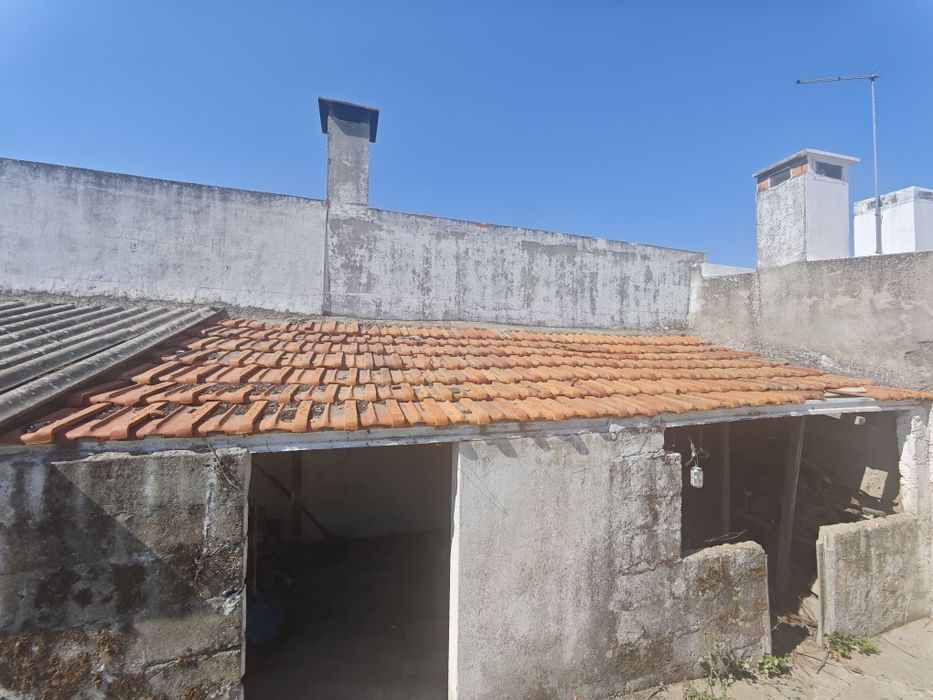 Ofereço +150 Telhas Marselha bom estado