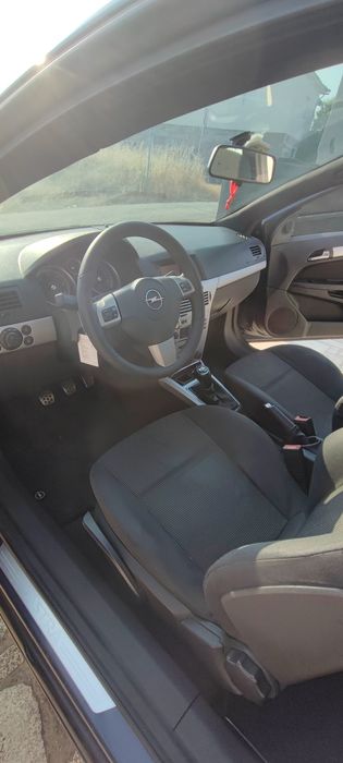 Opel Astra GTC — fotografia 9